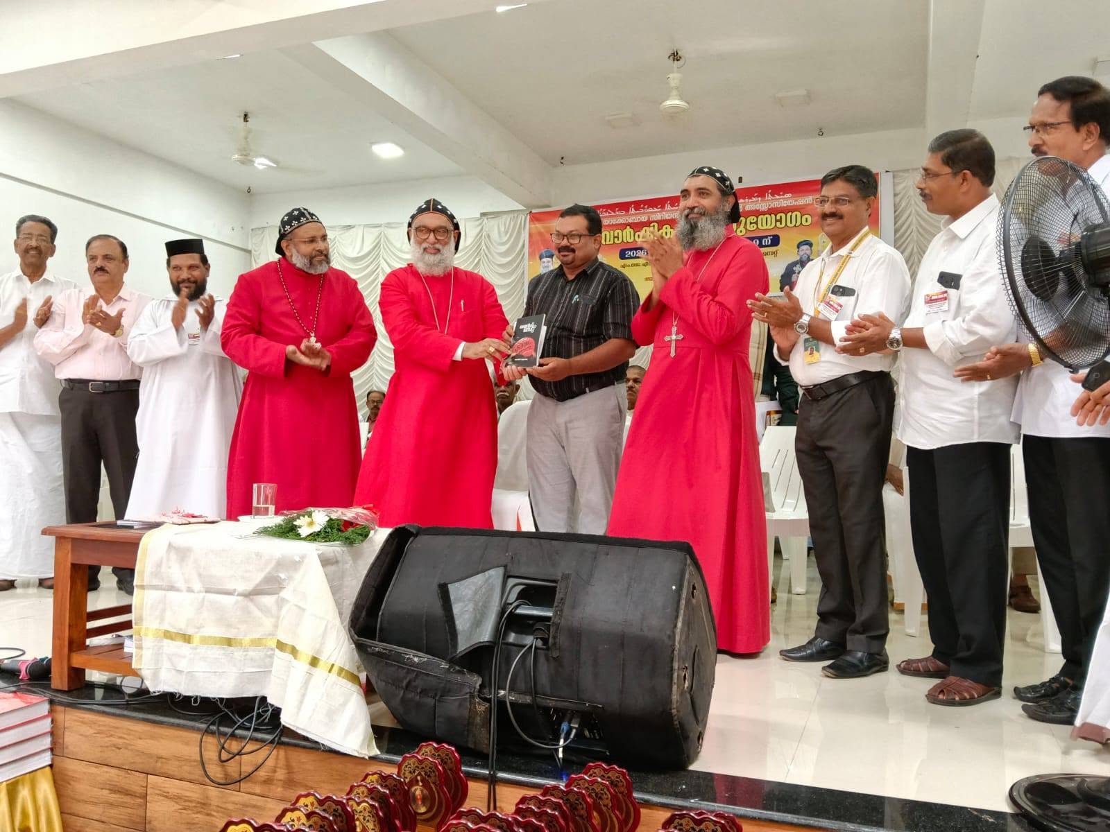 ജോൺ ജോസഫ് രചിച്ച 'മൈൻഡ് സെറ്റ്' പ്രകാശനം ചെയ്തു