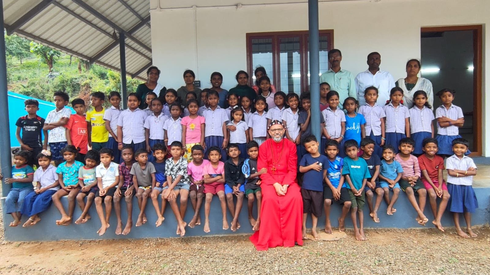 സെന്റ് പോൾസ് മിഷൻ  മോറിയ പബ്ലിക് സ്കൂൾ  സന്ദർശിച്ച്  ഗീവർഗീസ് മോർ കൂറിലോസ് മെത്രാപ്പോലീത്ത