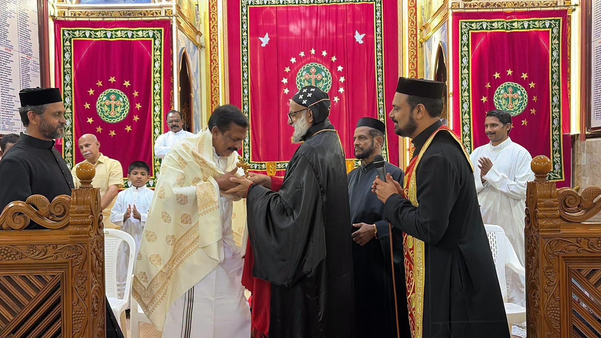 ചേലാട് സെന്റ് സ്റ്റീഫൻസ് ബെസ് അനിയാ വലിയ പള്ളിയുടെ നേതൃത്വത്തിൽ എം.എൽ.എയ്ക്ക് സ്വീകരണം; നിർമിച്ചുനൽകിയ ഭവനത്തിന്റെ താക്കോൽ കൈമാറി