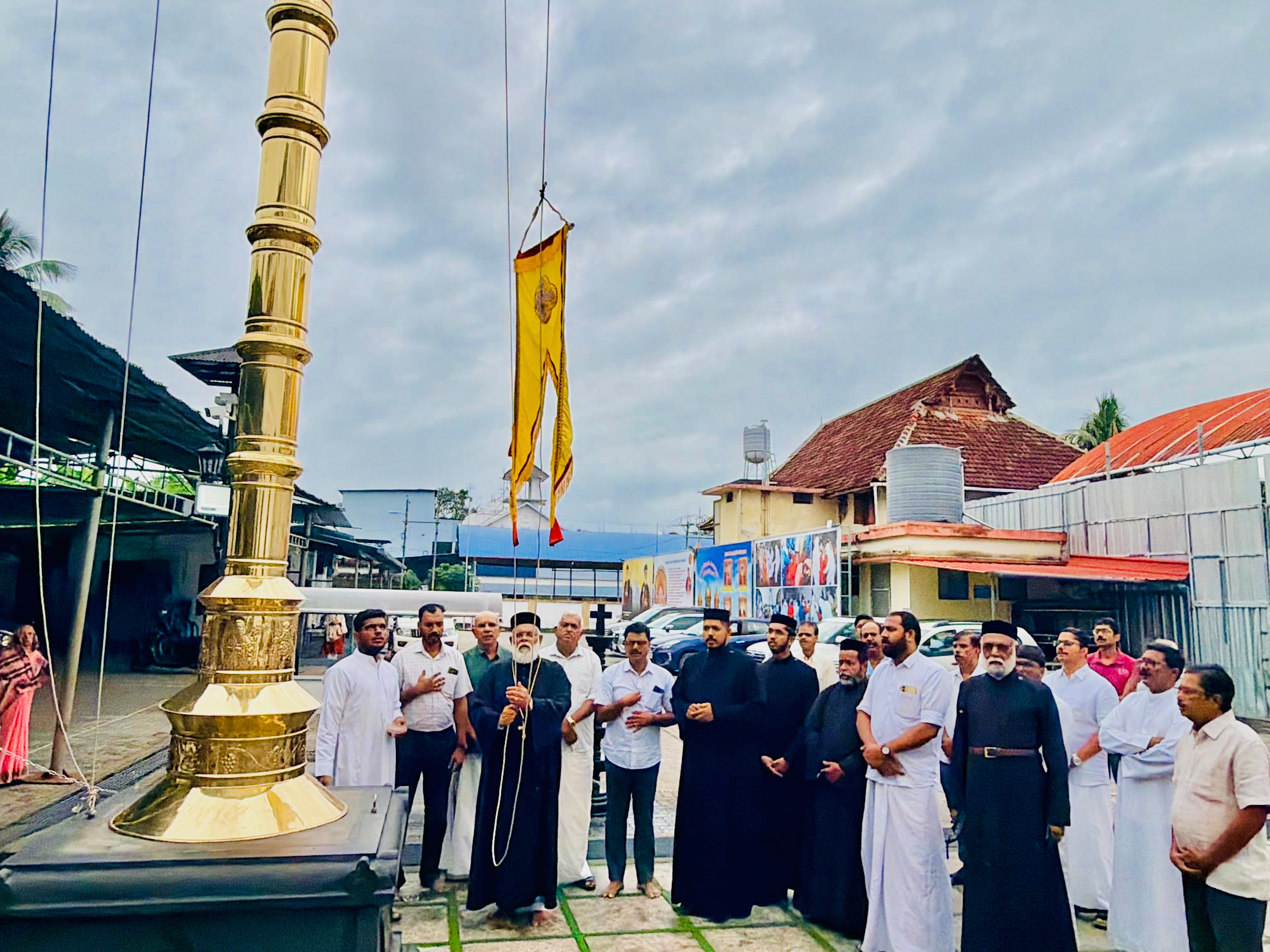 മുളന്തുരുത്തി മാർത്തോമൻ യാക്കോബായ കത്തീഡ്രലിൽ വിശുദ്ധ തോമാശ്ലീഹായുടെ ദുഃഖ്റോനോ പെരുന്നാളിന് കൊടിയേറി