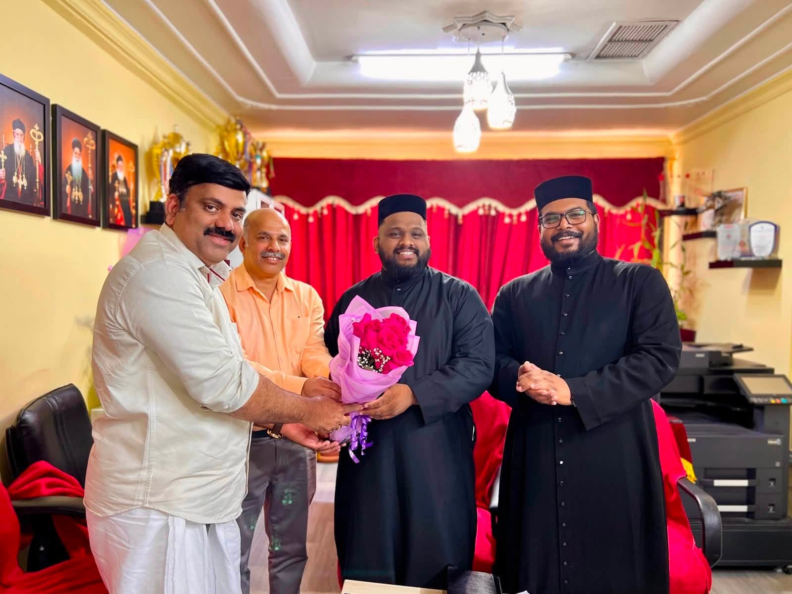 കുവൈറ്റ് സെന്റ് ജോർജ് വലിയപള്ളിയിൽ വികാരിക്ക് യാത്രയയപ്പ്; ഫാ. ബിബിൻ ജോർജിന് സ്നേഹോഷ്മള സ്വീകരണം