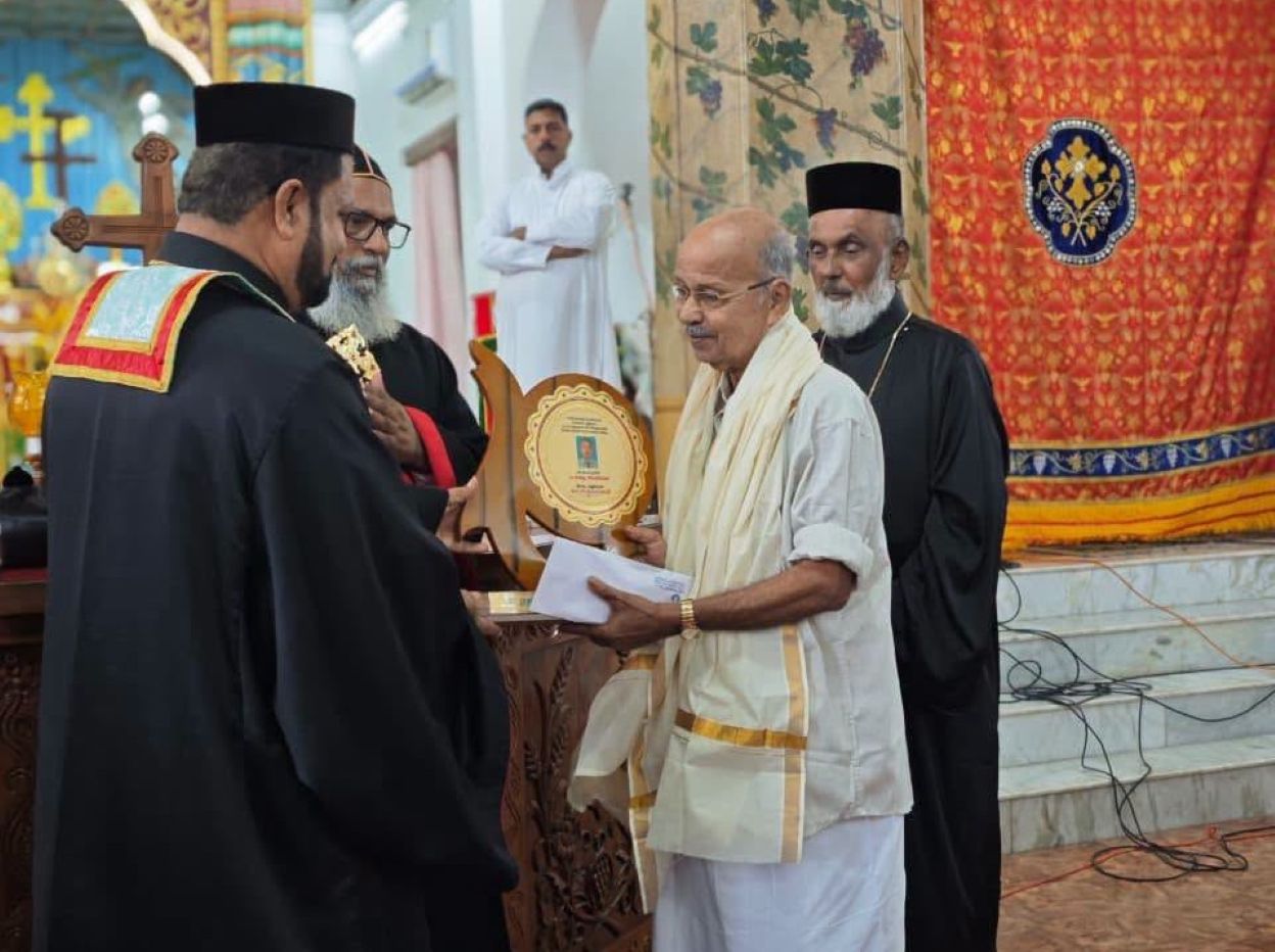 അഞ്ച് പതിറ്റാണ്ട് ദൈവാലയ ശുശ്രൂഷ നിർവഹിച്ച മീനടം പള്ളിയിലെ പ്രധാന ശുശ്രൂഷകൻ വിരമിച്ചു