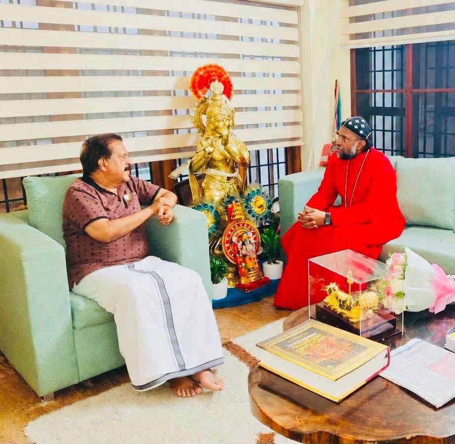 ആഭ്യന്തര മന്ത്രി രമേശ് ചെന്നിത്തലയെ ഡോ. മോർ തെയോഫിലോസ് കുര്യാക്കോസ് മെത്രാപ്പോലീത്ത സന്ദർശിച്ചു