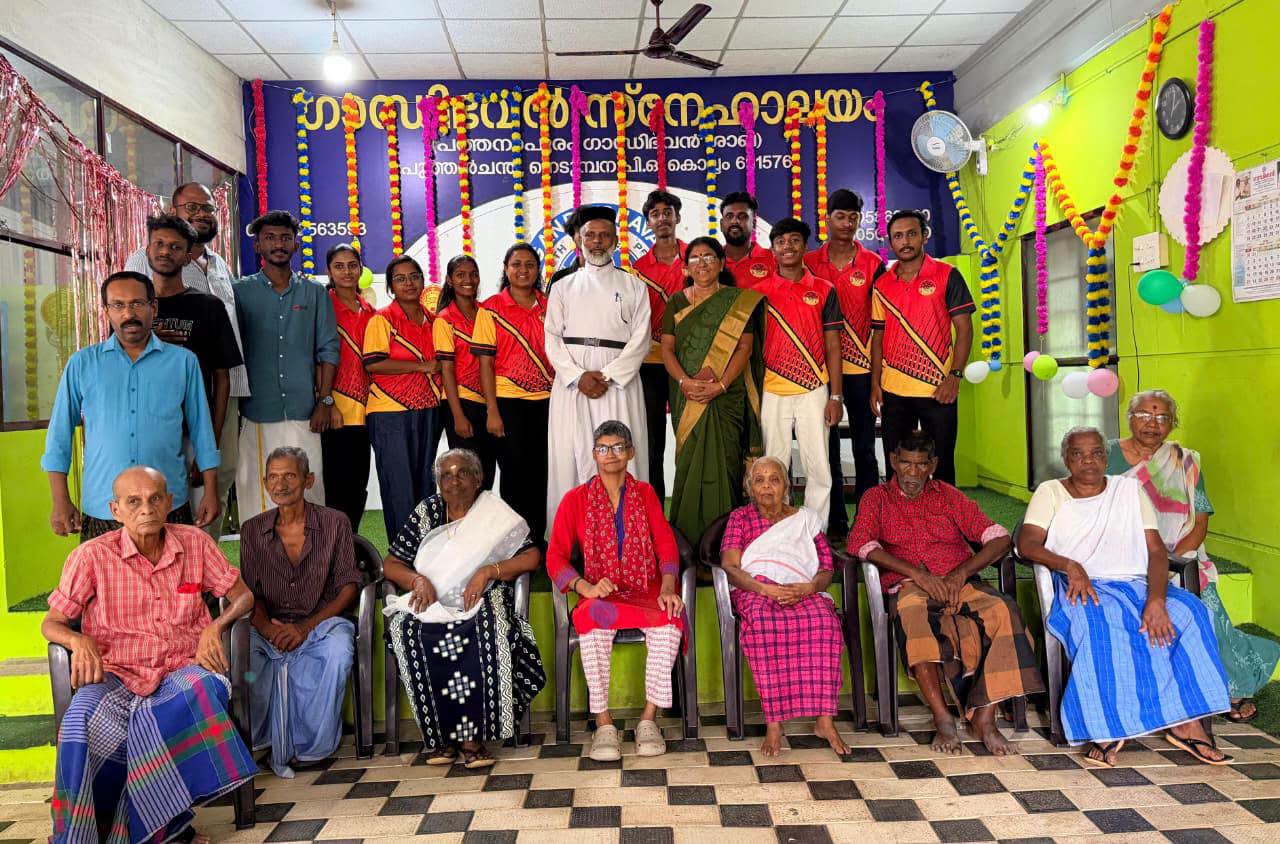 സ്നേഹത്തിന്റെ നറുമണം പകർന്ന് കൊല്ലം ഭദ്രസനത്തിലെ നല്ലില യൂത്ത് അസോസിയേഷൻ; ഗാന്ധിഭവനിൽ കരുതലിന്റെ ഒരു ദിനം