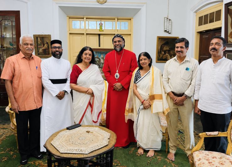 കവടിയാർ കൊട്ടാരത്തിൽ രാജകുടുംബാംഗങ്ങളുമായി മോർ തെയോഫിലോസ് മെത്രാപ്പോലീത്ത കൂടിക്കാഴ്ച നടത്തി