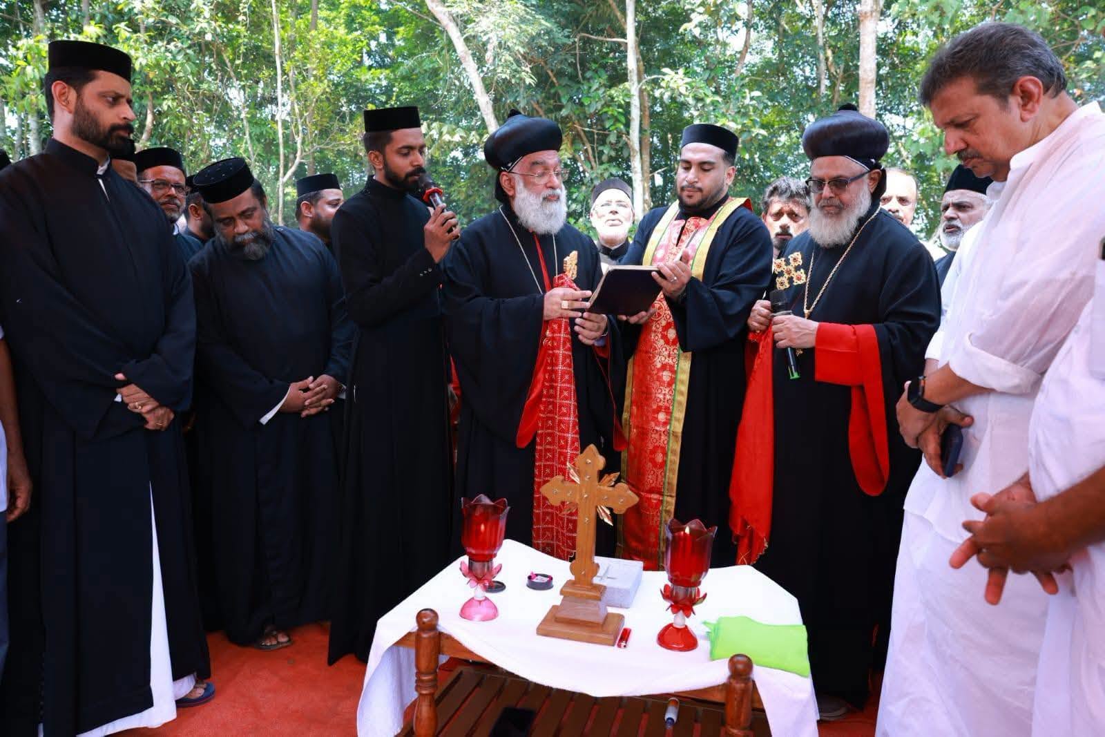 എം.ജെ.എസ്.എസ്.എ കണ്ടനാട് ഭദ്രാസന ആസ്ഥാന മന്ദിരത്തിന് ശിലാസ്ഥാപനം; മുഖ്യ കാർമികത്വം വഹിച്ച് ശ്രേഷ്ഠ കാതോലിക്കാ ബാവ