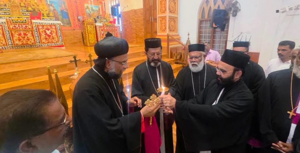 വിശുദ്ധ മൂറോൻ കൂദാശയ്ക്കൊരുക്കം; ദീപപ്രയാണം പുത്തൻകുരിശിലെത്തി