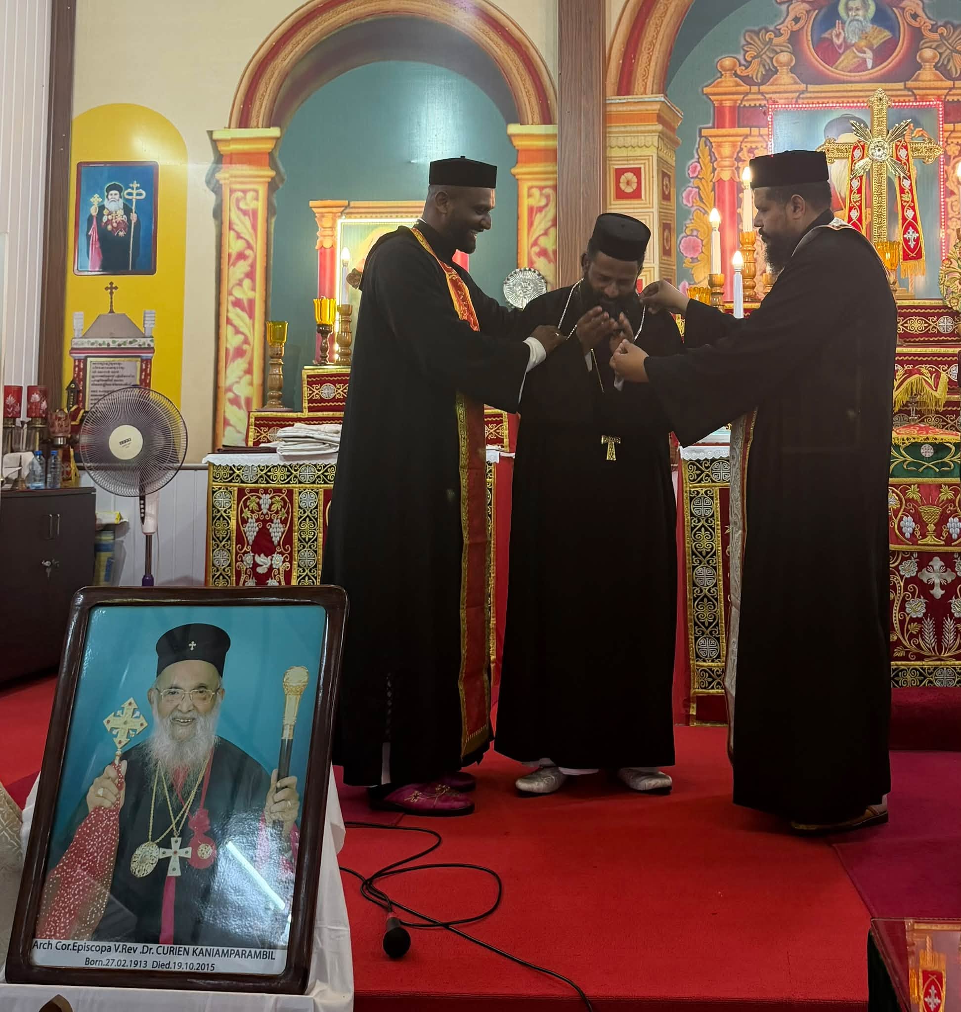 കണിയാംപറമ്പിൽ അച്ചന്റെ സ്മരണയിൽ ഫാ. റോയി ജോർജ് കട്ടച്ചിറയ്ക്ക് സ്നേഹസമ്മാനം