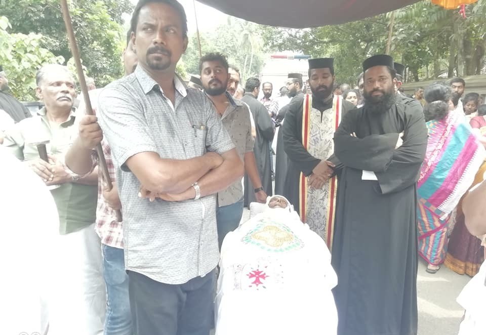 മൃതദേഹം മുഴുവൻ വിശ്വസതോടും ആദരവോടും സംസ്കരിയ്ക്കാൻ മനുഷ്യവകാശ കമ്മിഷൻ ഉത്തരവിട്ടു.