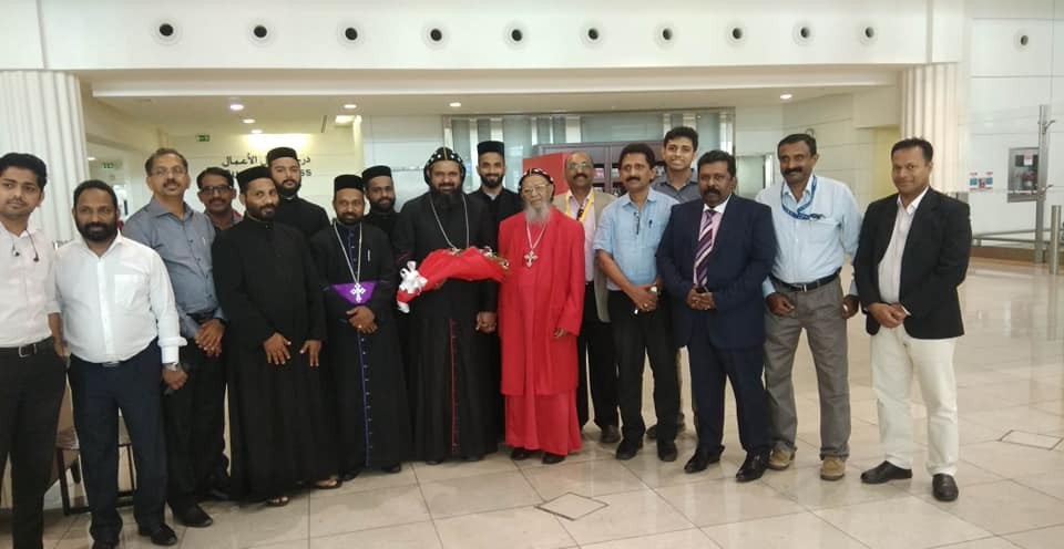 കാതോലിക്ക ബാവ തിരുമേനിയെ ദുബായ് എയർപോർട്ടിൽ സ്വീകരിക്കുന്നു