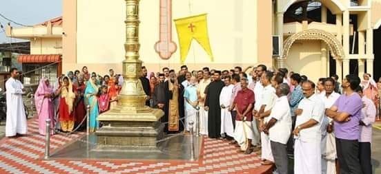 പള്ളിക്കര  പള്ളിയിൽ വലിയ പെരുന്നാളിനു കൊടി ഉയര്‍ത്തി.